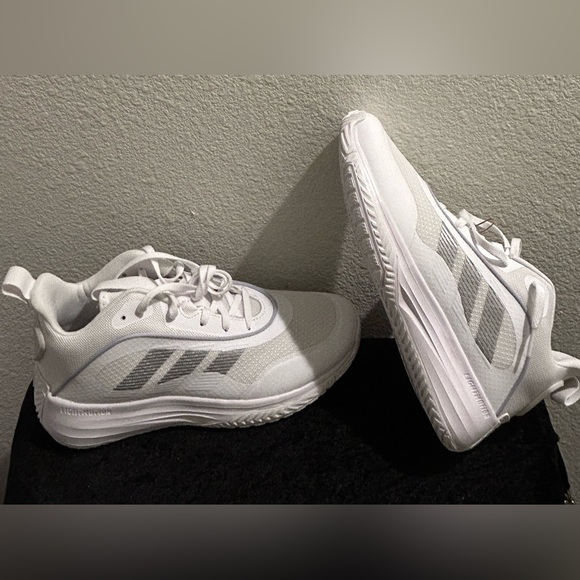 Adidas Lightmotion White Sneakers – Size 7 – Brand New main image 16